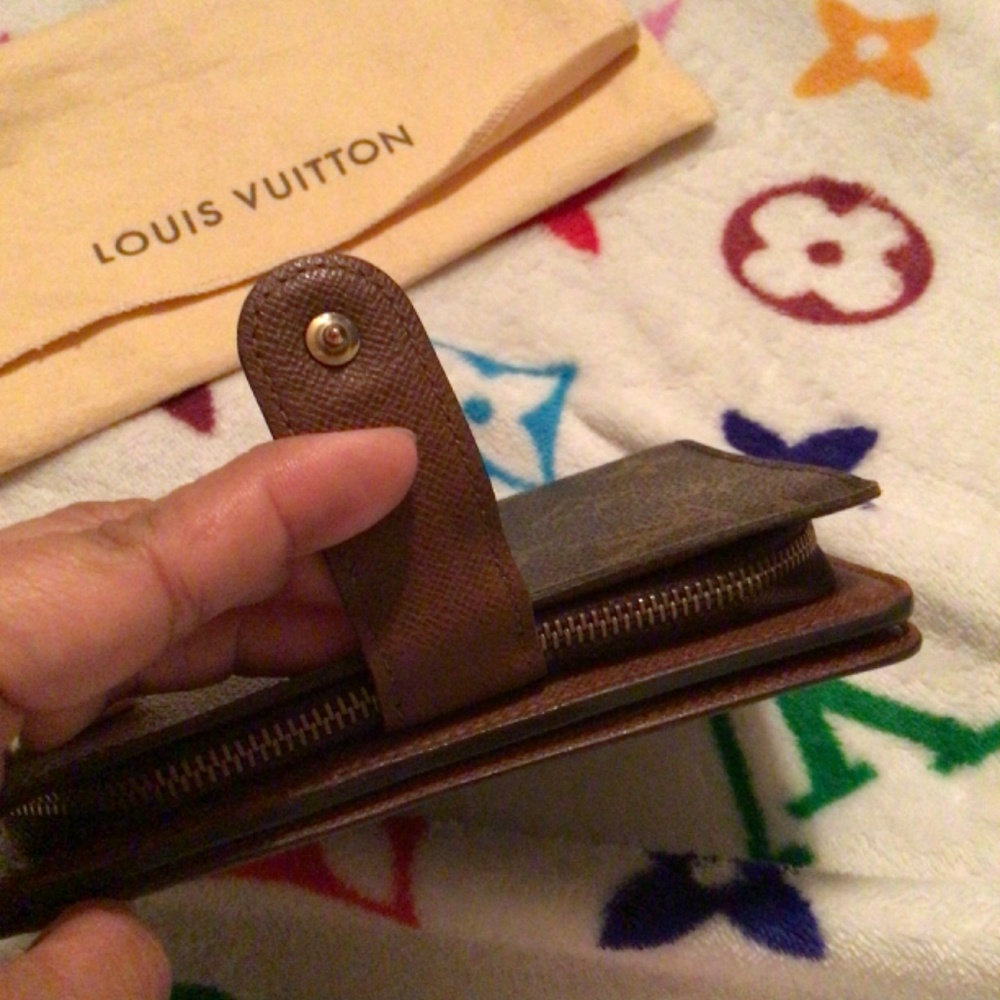 💯 % Authentic PASSPORT WALLET - Picture 14 of 15
